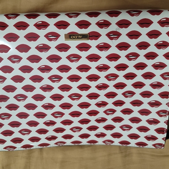 Aldo lips bag - Picture 1 of 3